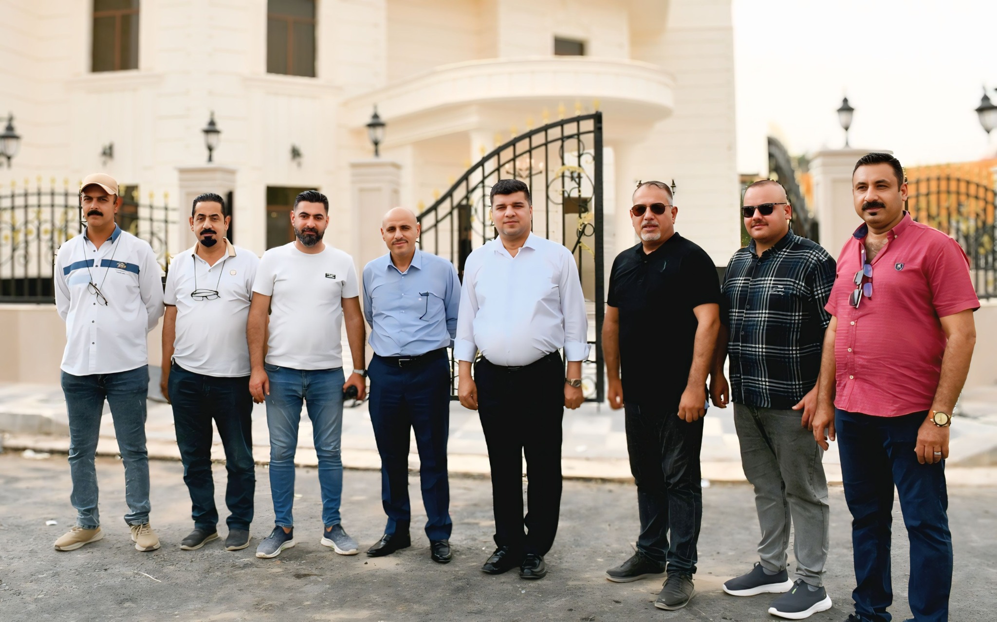 Read more about the article ضمن جولته الميدانية لمشاريع الدائرة   مدير عام دائرة الأشغال والصيانة العامة يزور  مشروع تأهيل وتأثيث الفلل الرئاسية