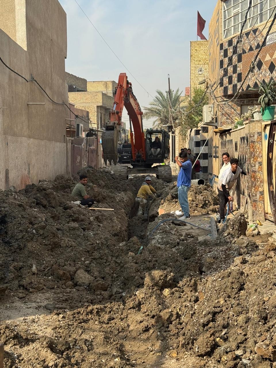 Read more about the article اليوم الخميس ١٣-١١-٢٠٢٥مشروع تنفيذ خطوط مجاري خدمة الشارع الرئيسي لسبع قصور وصولا” الى الاوسمة والانواط .سحب وتصريف المياه الجوفية عن طريق الابار وانبوب التصريف الاحتياطي + اعمال حفريات لعمق ٤ امتار كمرحله اولى ونقل الاتربة خارج حدود حفر المسار+ اعمال تجهيز مصطبة+ اعمال قالب وتسليح الرفعة الثانية للمنهول الرابع